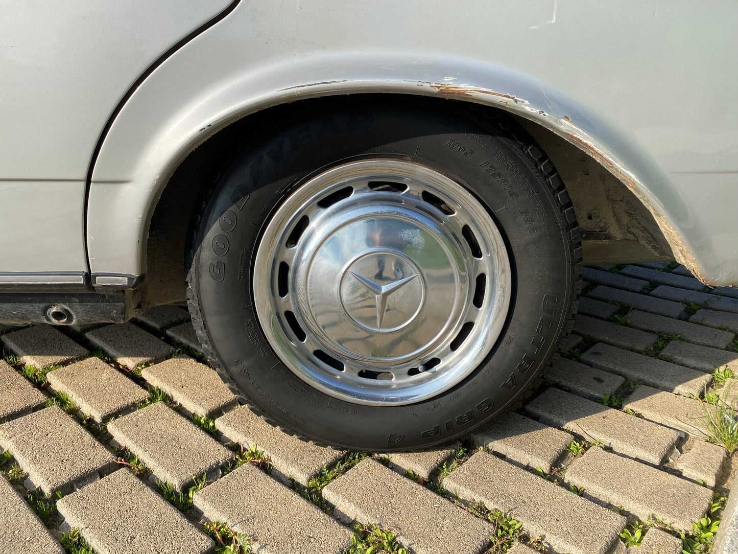 1981 Mercedes-Benz 300D (W123)