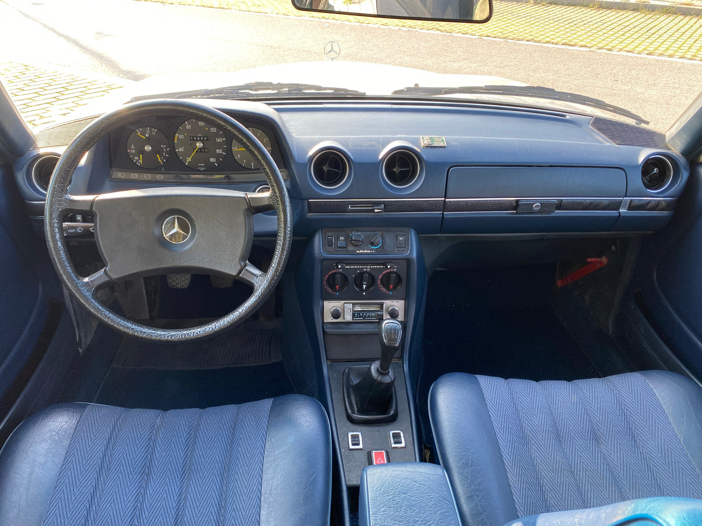 1981 Mercedes-Benz 300D (W123)