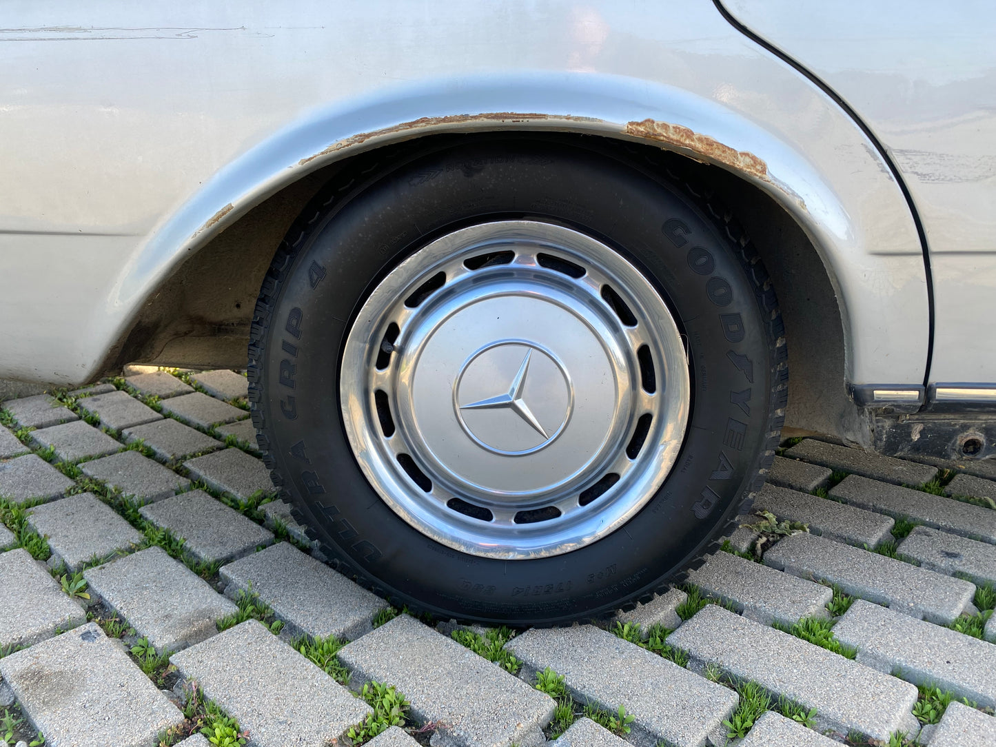 1981 Mercedes-Benz 300D (W123)