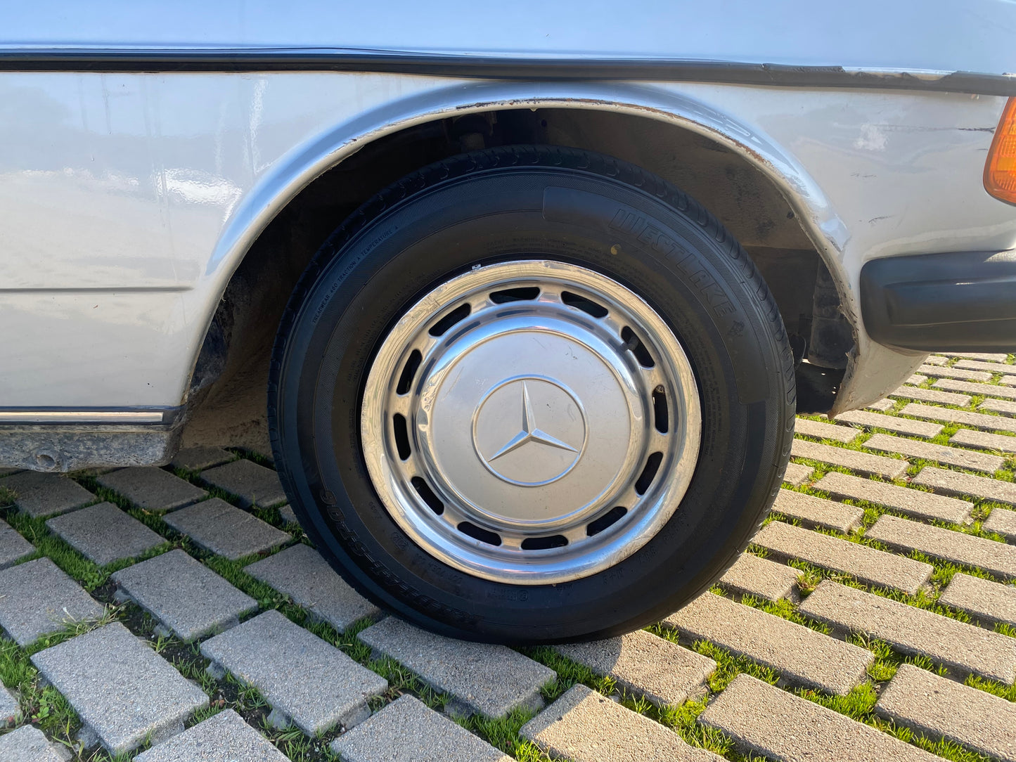 1981 Mercedes-Benz 300D (W123)