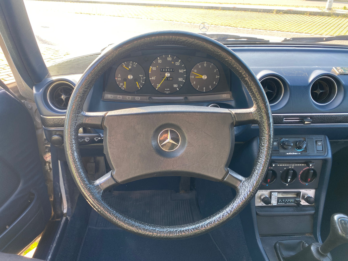 1981 Mercedes-Benz 300D (W123)